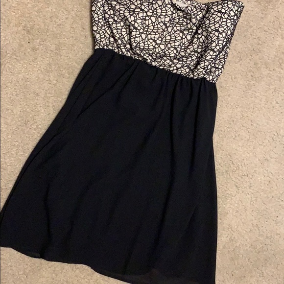 Body Central Dresses & Skirts - 🌸BUY2GET1FREE🌸 Strapless Tan and Black Dress Body Central Dresses & Skirts - 🌸BUY2GET1FREE🌸 Strapless Tan and Black Dress